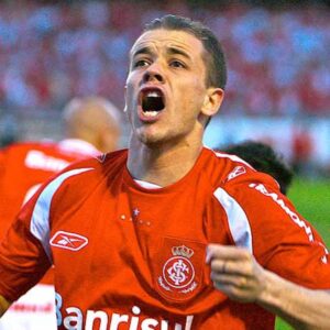 Internacional 4×1 Grêmio: Goleada Histórica no GreNal do Brasileirão 2008 – Assista ao Jogo Completo