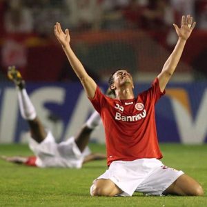 Leandro Damião celebrando o título do Inter na final da libertadores 2010 Foto Antonio Lacerda